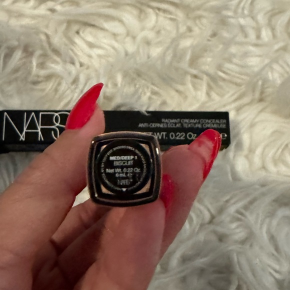 NARS Radiant Creamy Concealer Shade Biscuit - Picture 2 of 3